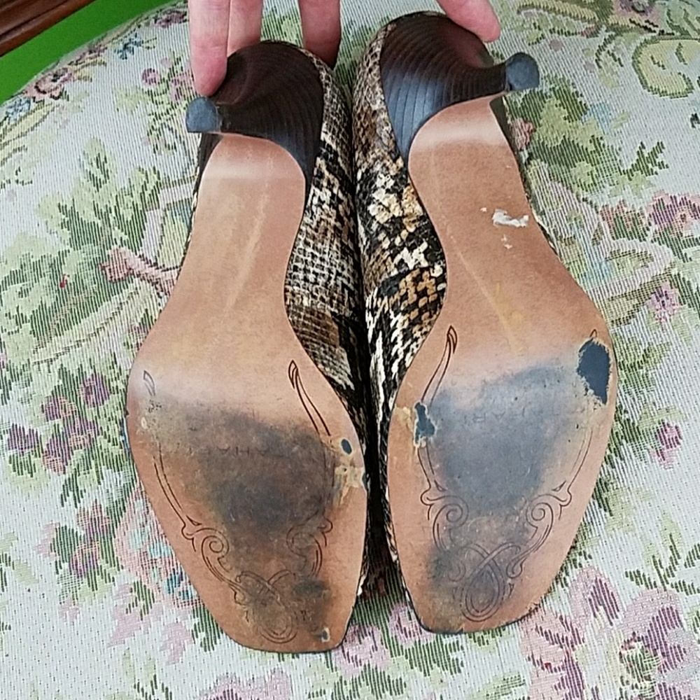 Tahari RIDDLE Heels - Picture 8 of 8